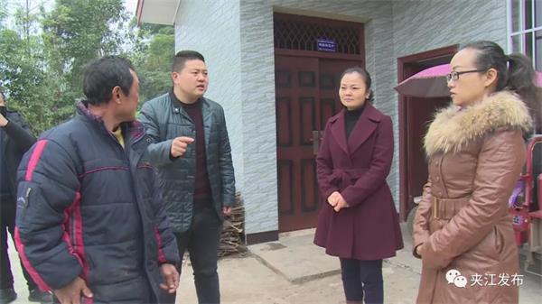 袁月带队走基层送温暖1